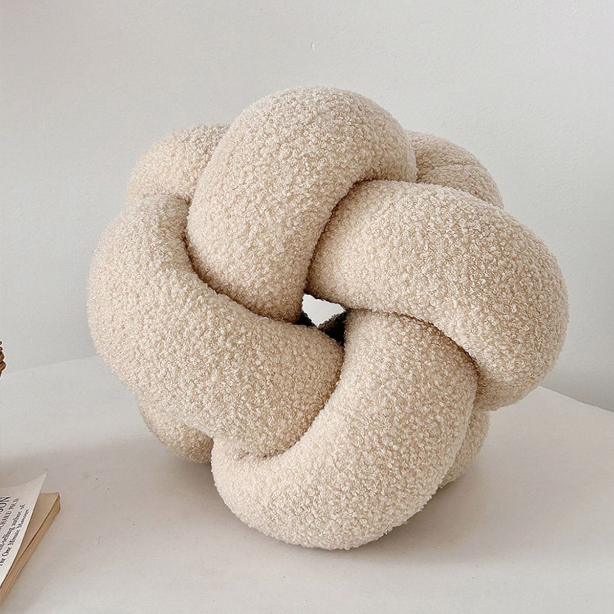 SANTU HOME & DECO - Cojín Nudo Crema Bouclé Deco