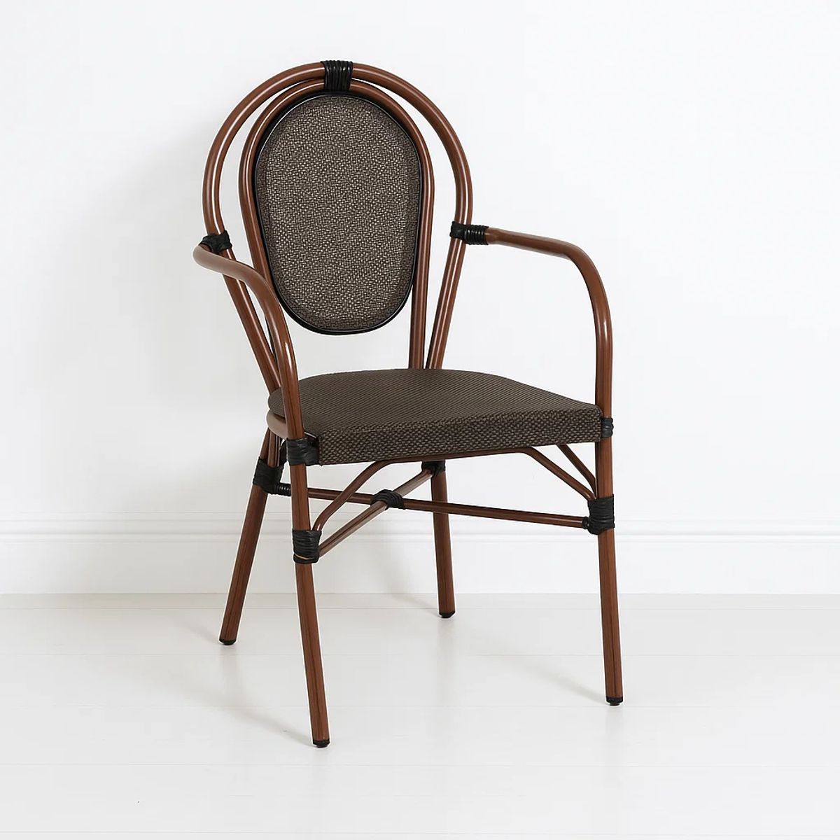 KLIK - Silla Provence Parisina Rattan con reposabrazos - Café Oscuro