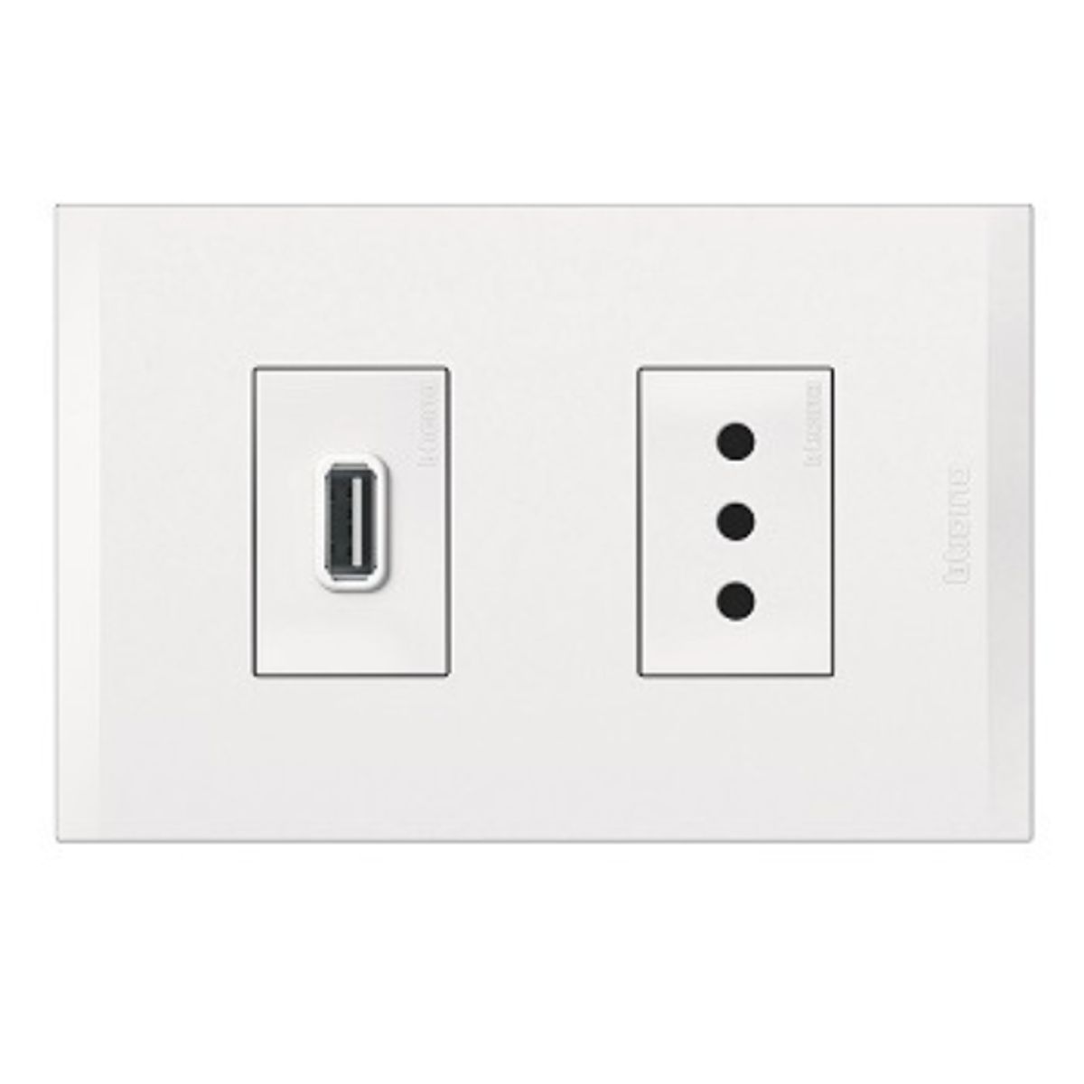 BTICINO - Cargador Usb A+ Enchufe Bticino 2P+T 10A 250V Blanco Nobile.