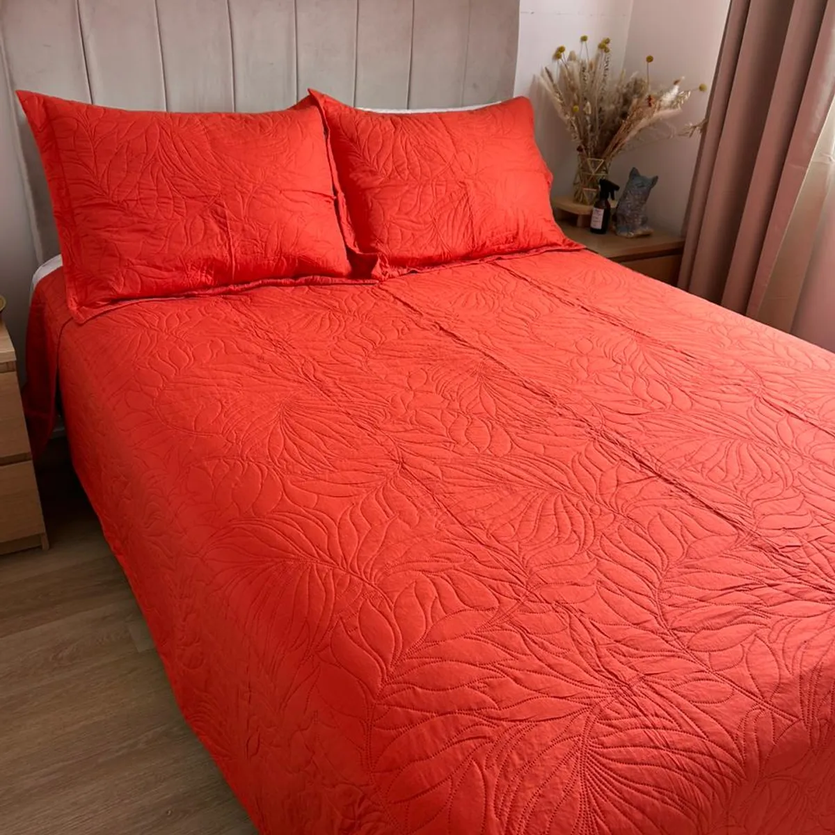 TODOHOGAR SANTIAGO DE CHILE - Cubrecama microfibra 2 plazas diseño hojas - NARANJO