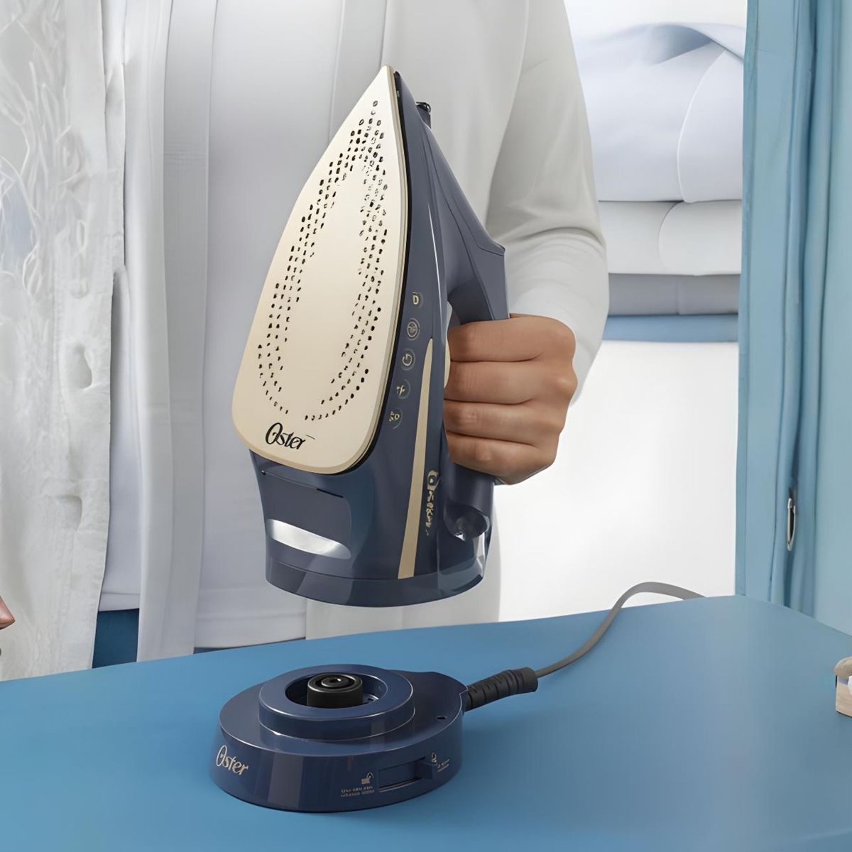 OSTER - Plancha de vapor inalámbrica Oster® 2 en 1 con suela de cerámica GCSTCC5000