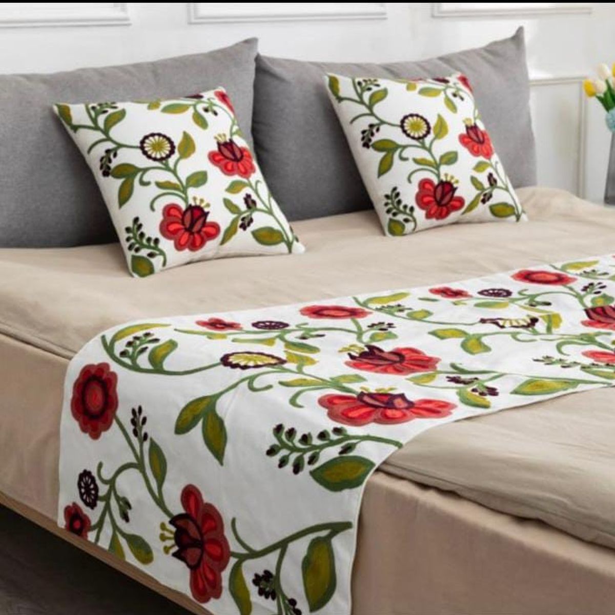 GENERICO - Piecera de Cama Decorativa + 2 Fundas de Cojín - Diseños Bordados