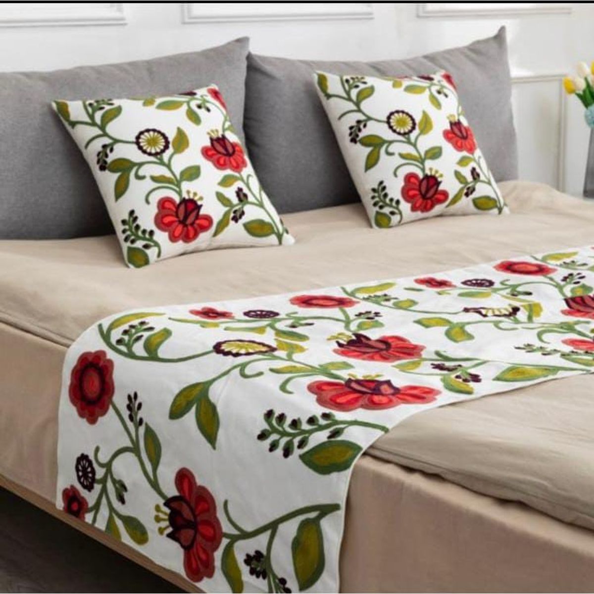 GENERICO - Piecera de Cama Decorativa + 2 Fundas de Cojín - Diseños Bordados