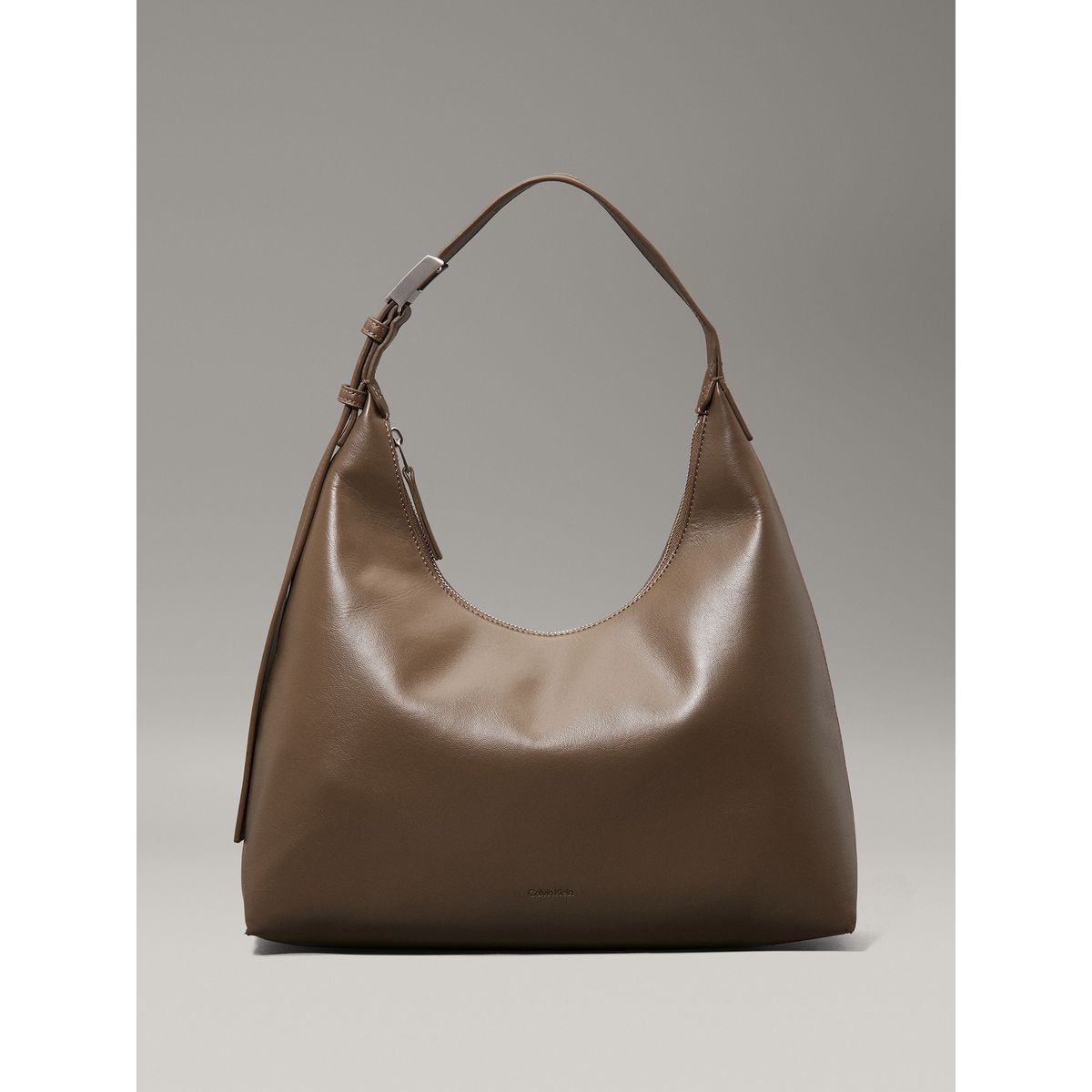 CALVIN KLEIN - Cartera Hobo Hardware Strap Cafe Calvin Klein