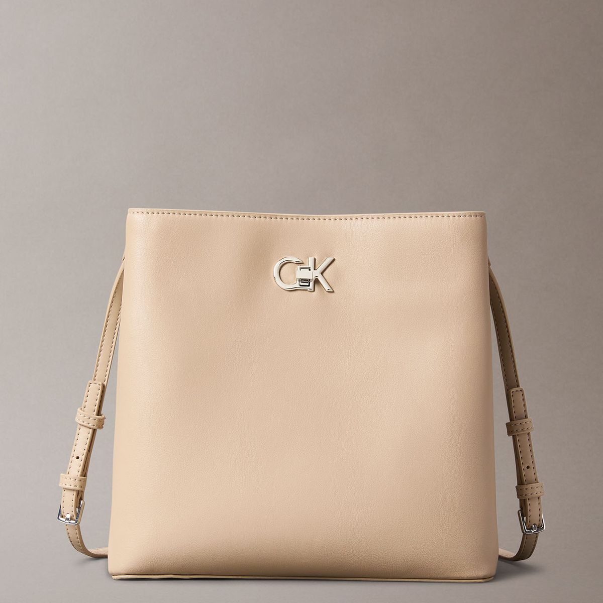 CALVIN KLEIN - Cartera CK Bucket Beige Calvin Klein