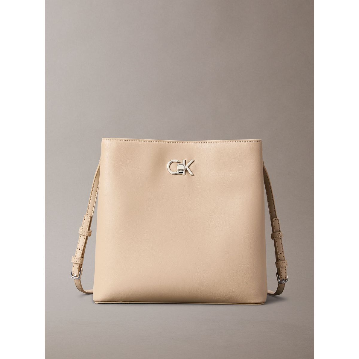 CALVIN KLEIN - Cartera CK Bucket Beige Calvin Klein