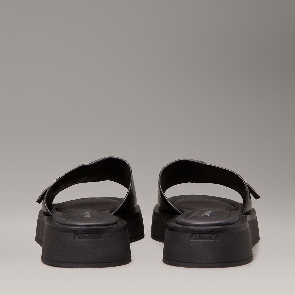 CALVIN KLEIN - Sandalias de Cuero Flatform Negro Calvin Klein