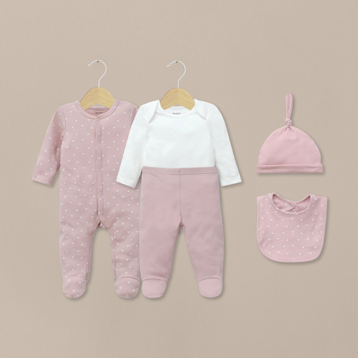 OPALINE - Conjunto 5 piezas rosado con corazones de bebé niña