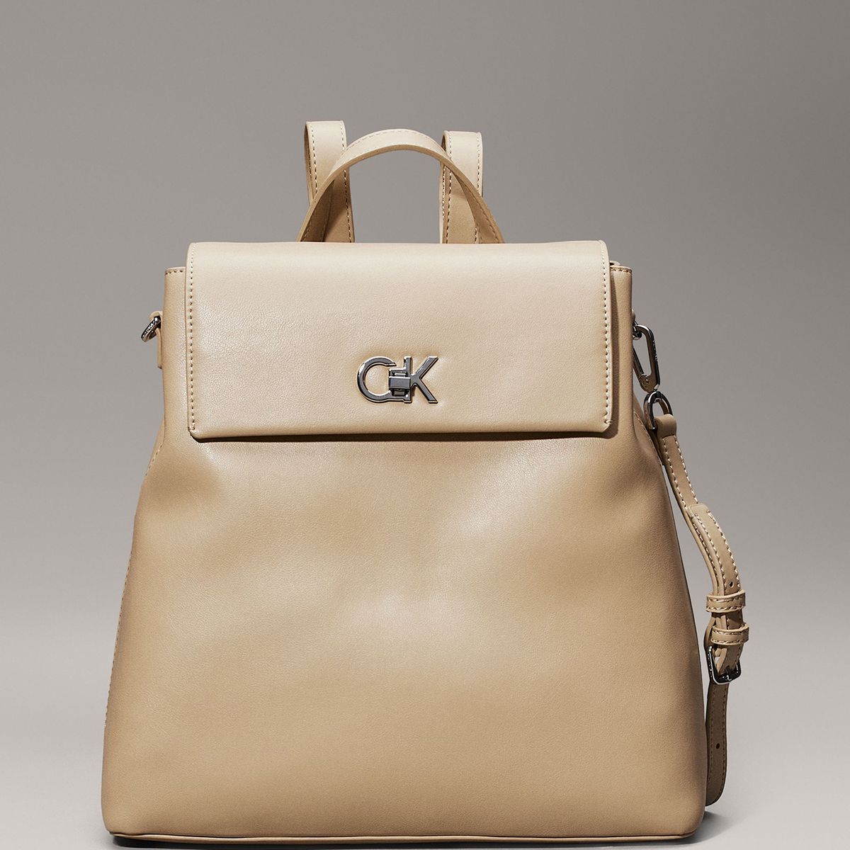 CALVIN KLEIN - Mochila Ck Flap Beige Calvin Klein