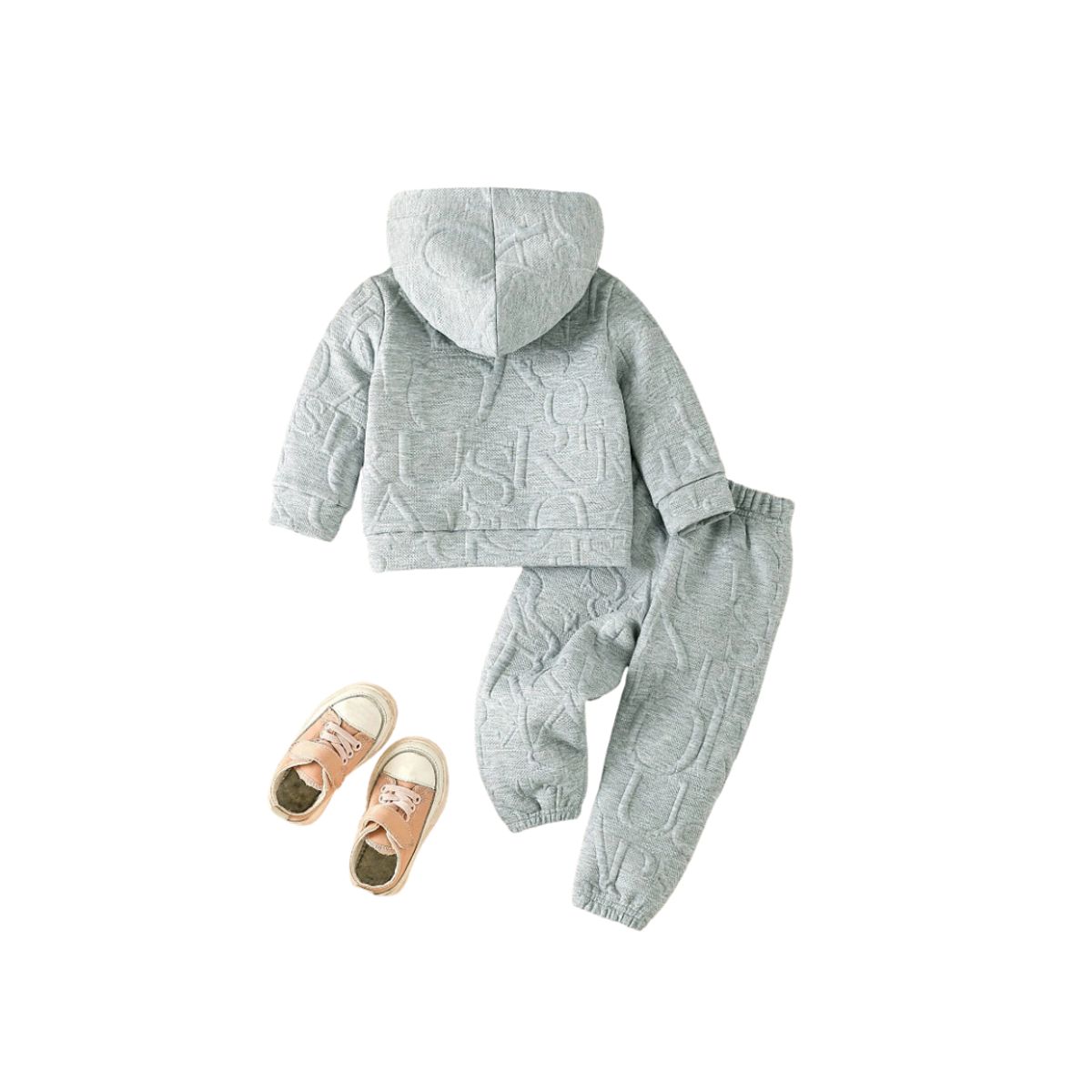 KIRAMA CLOTHING STORE - Set gris con capucha y pantalón deportivo en relieve para chicos