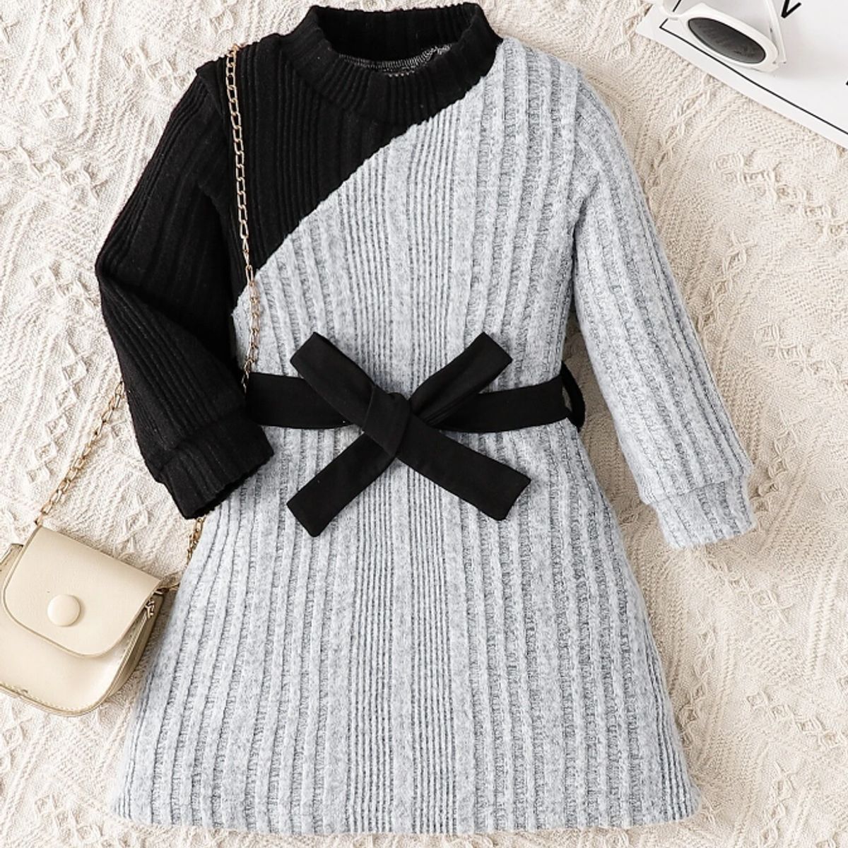 KIRAMA CLOTHING STORE - Vestido gris con cuello alto y cinturón negro para chicas