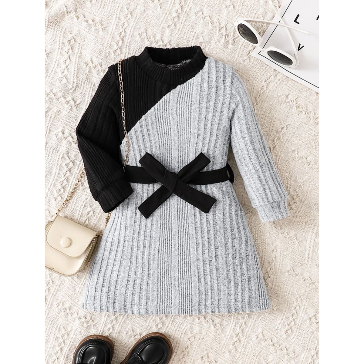 KIRAMA CLOTHING STORE - Vestido gris con cuello alto y cinturón negro para chicas