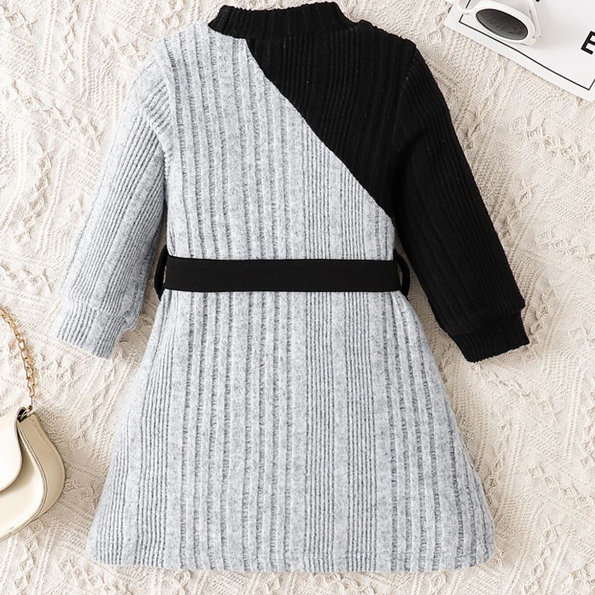 KIRAMA CLOTHING STORE - Vestido gris con cuello alto y cinturón negro para chicas