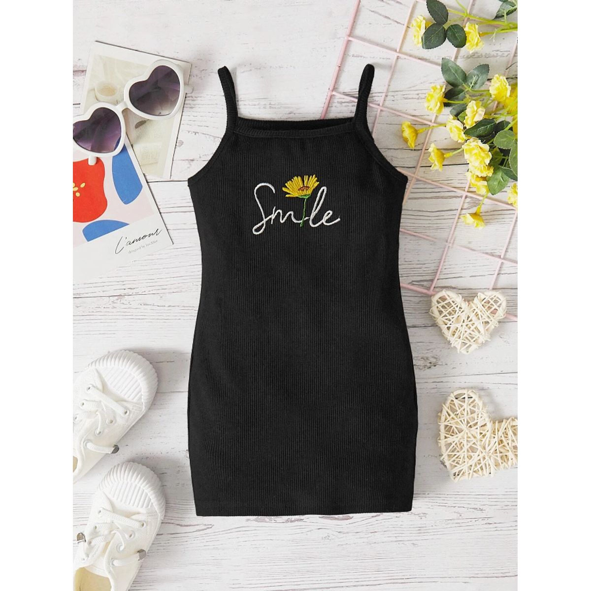 KIRAMA CLOTHING STORE - Vestido negro ajustado con tirantes y estampado “Smile” para chicas