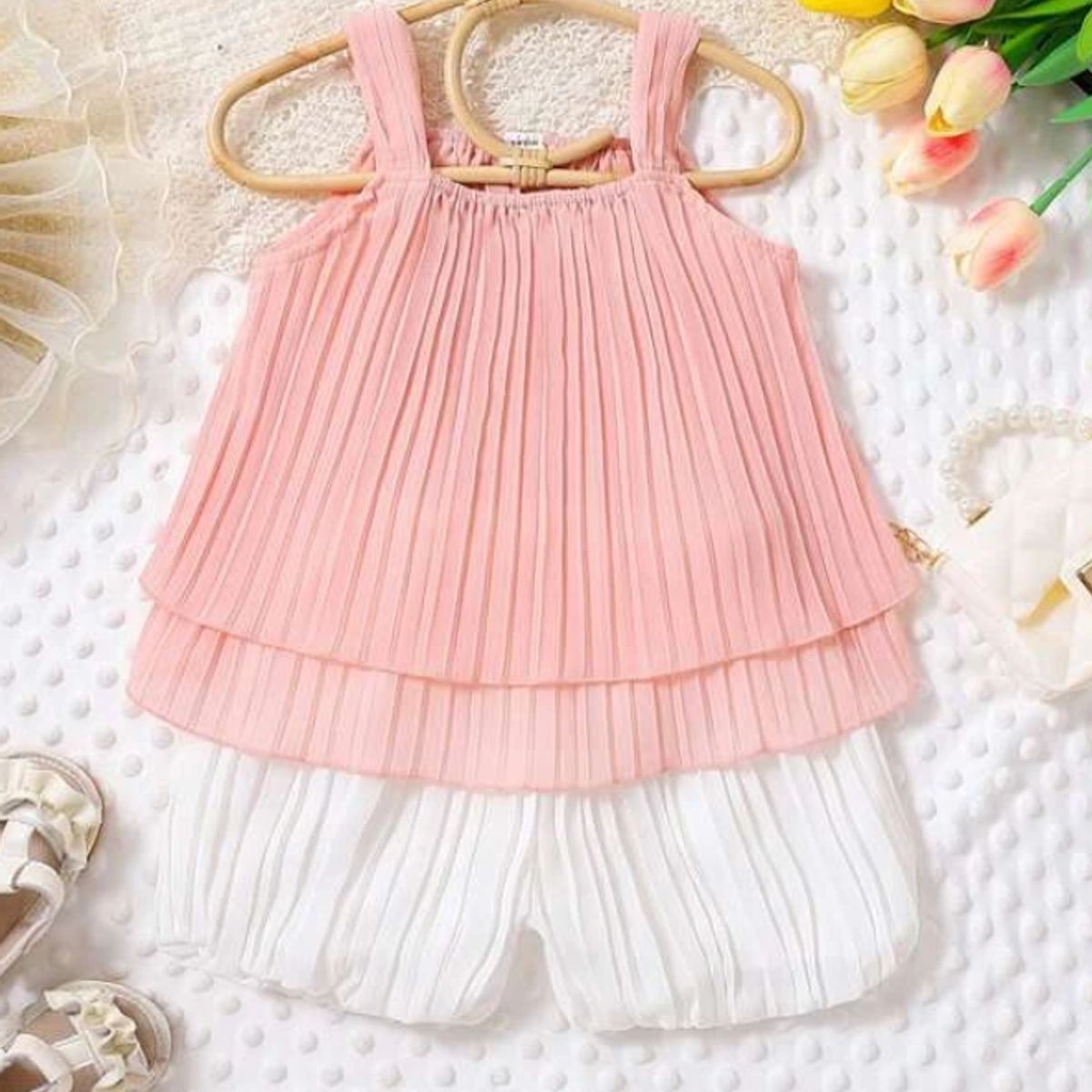 KIRAMA CLOTHING STORE - Set de top plisado rosa y shorts blancos para chicas