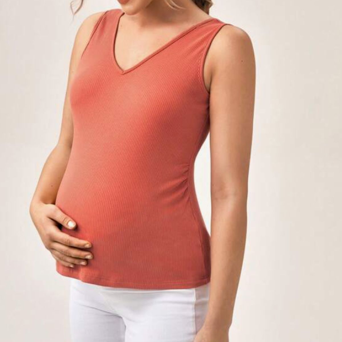 KIRAMA CLOTHING STORE - Top canalé sin mangas en rosa coral con escote en V