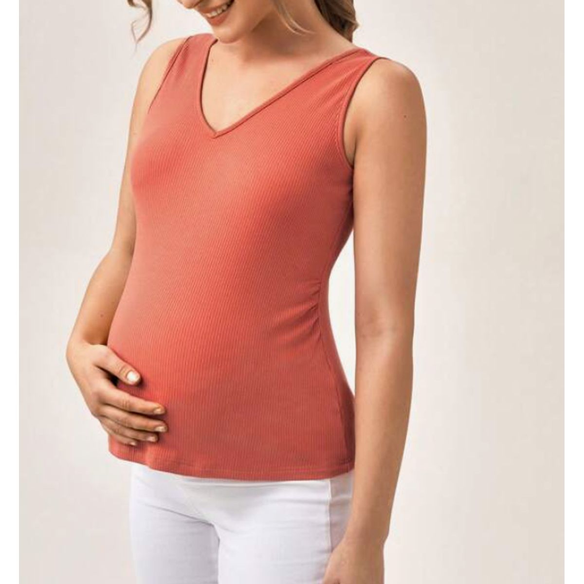 KIRAMA CLOTHING STORE - Top canalé sin mangas en rosa coral con escote en V