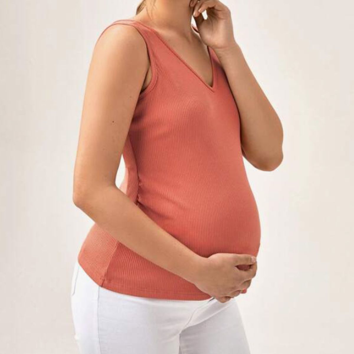 KIRAMA CLOTHING STORE - Top canalé sin mangas en rosa coral con escote en V