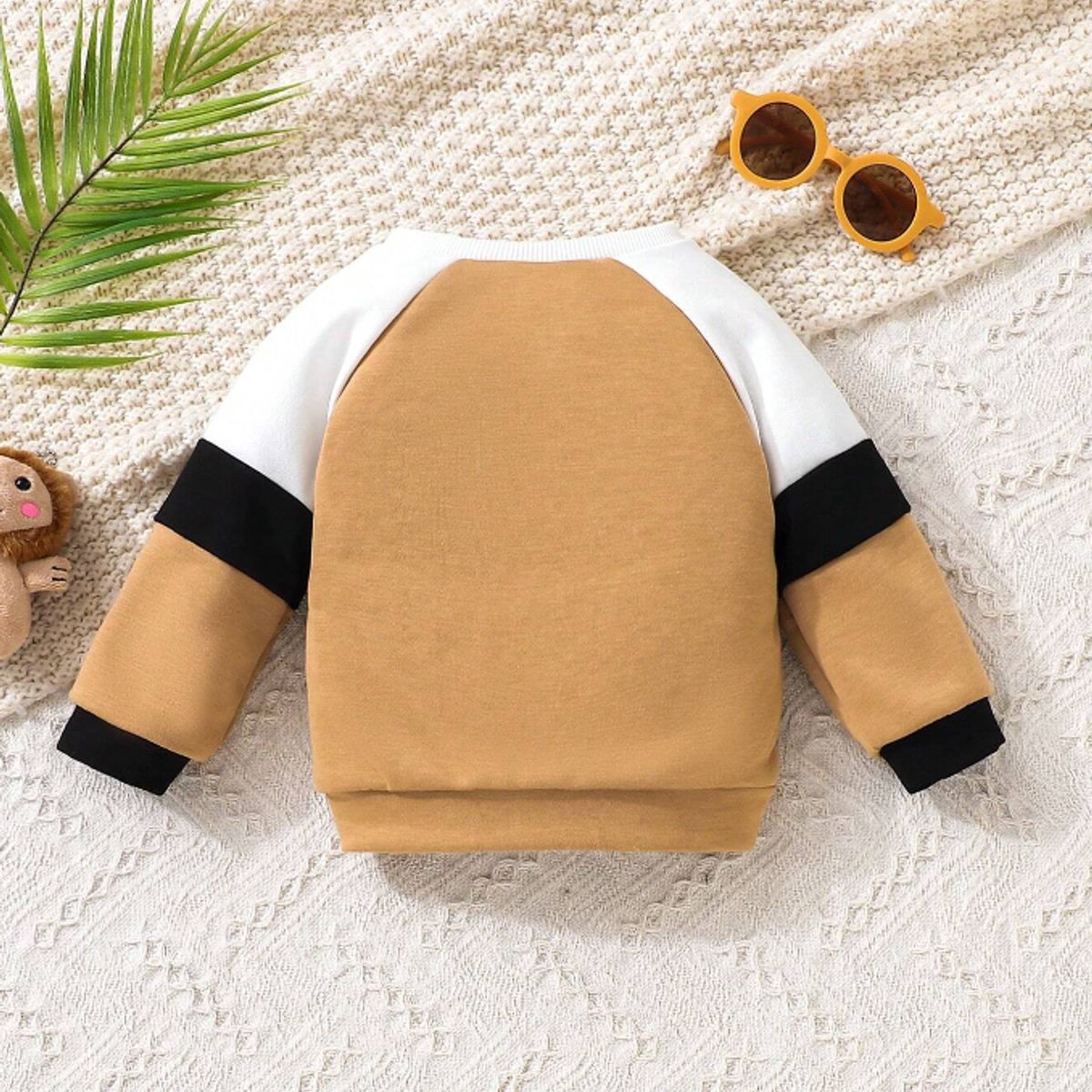 KIRAMA CLOTHING STORE - Pullover color combinado caqui con botones para chicos