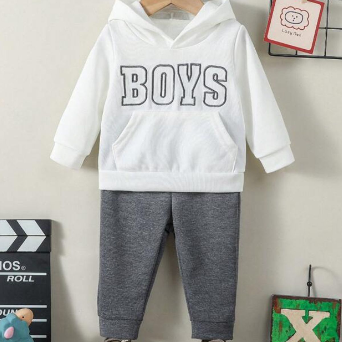 KIRAMA CLOTHING STORE - Set “BOYS” con sudadera blanca y pantalón gris para chicos