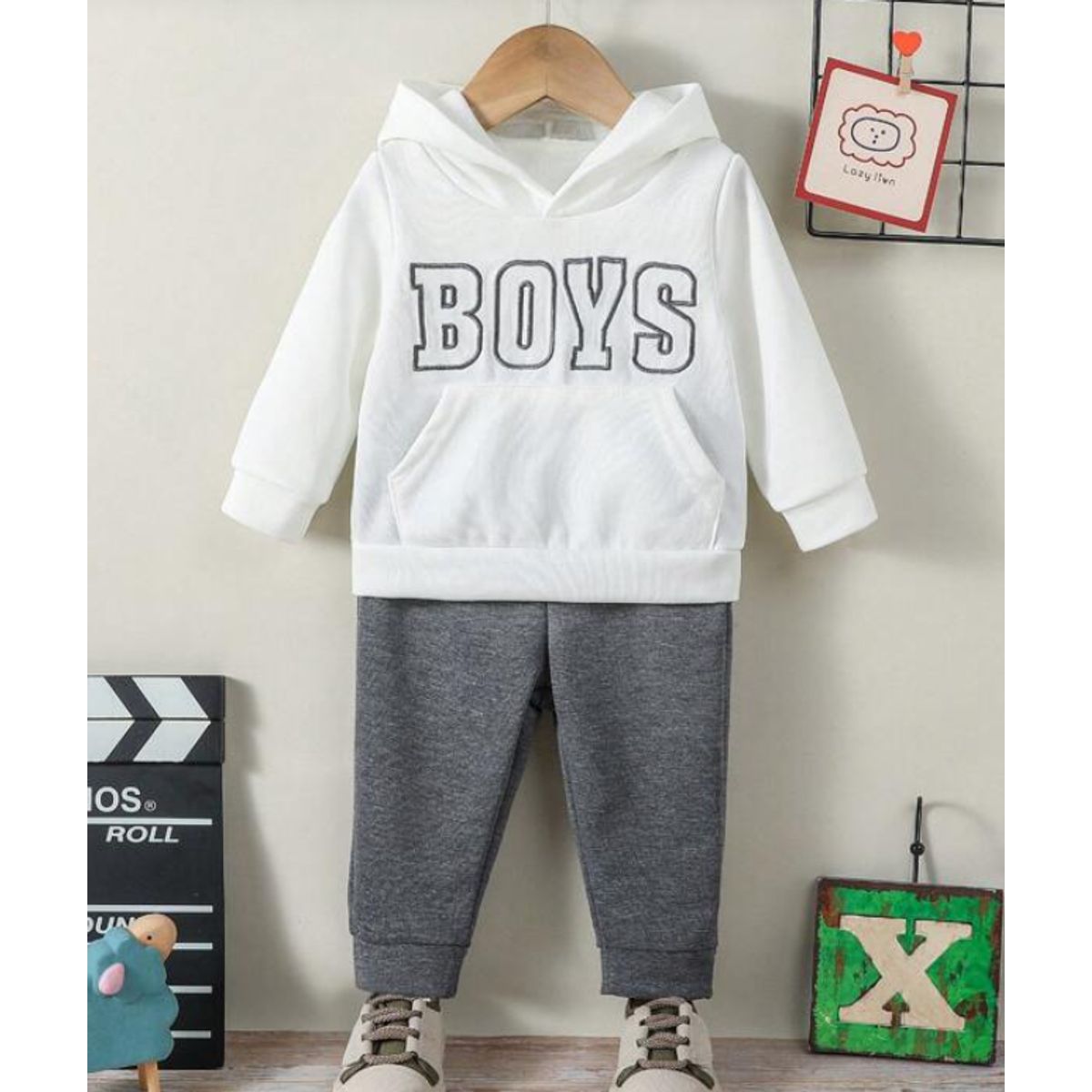 KIRAMA CLOTHING STORE - Set “BOYS” con sudadera blanca y pantalón gris para chicos