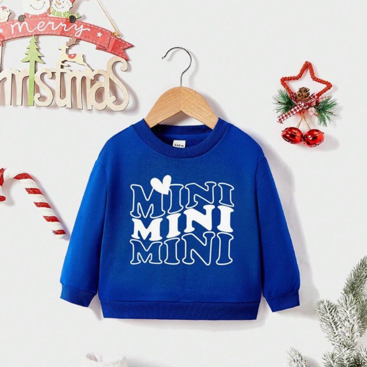 KIRAMA CLOTHING STORE - Polerón azul “MINI MINI MINI” con diseño gráfico para chica