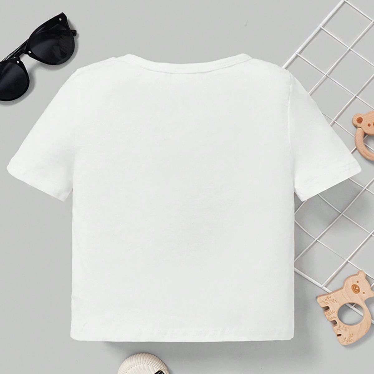 KIRAMA CLOTHING STORE - Polera blanca “Dad is my HERO” con ilustración infantil para chicos