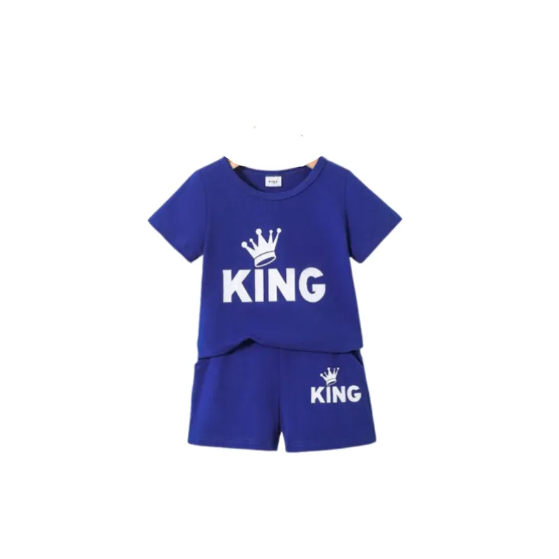 KIRAMA CLOTHING STORE - Set azul real “KING” de camiseta y shorts deportivos para chicos