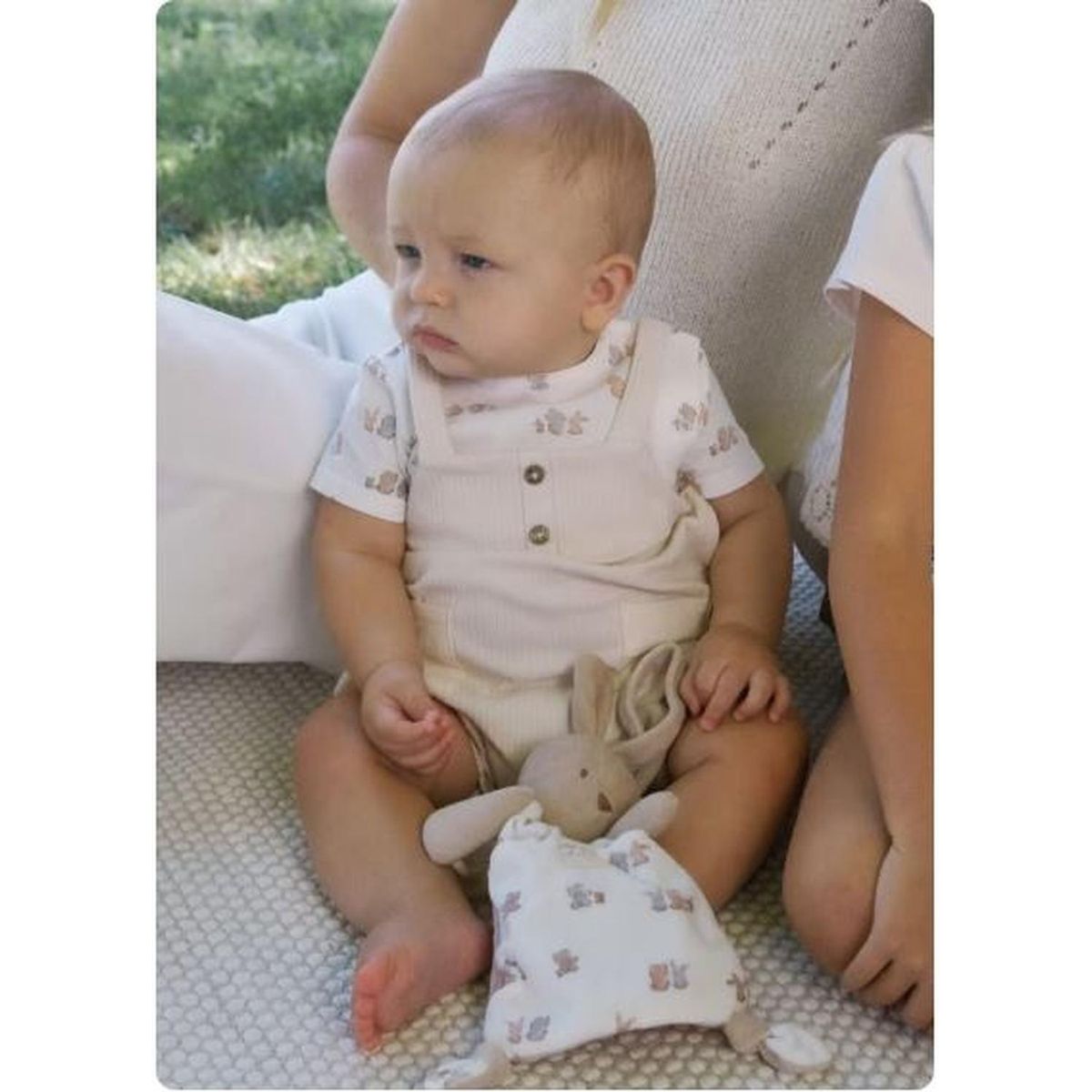 MAYORAL - Enterito corto con peto simulado estampado