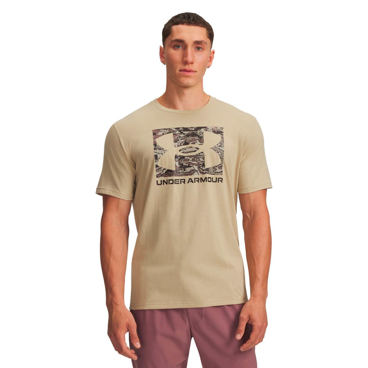 UNDER ARMOUR - Polera Manga Corta Lifestyle Hombre ABC Camo Boxed logo Café UNDER ARMOUR