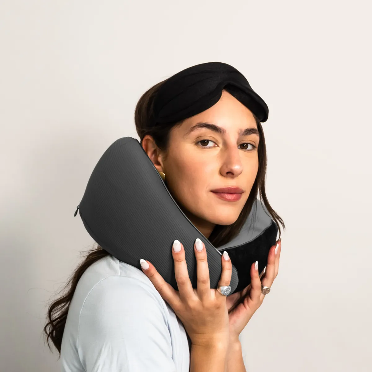 HYPNOS - Pack Viajero  Antifaz Negro + Almohada De Viaje Gris  Hypnos