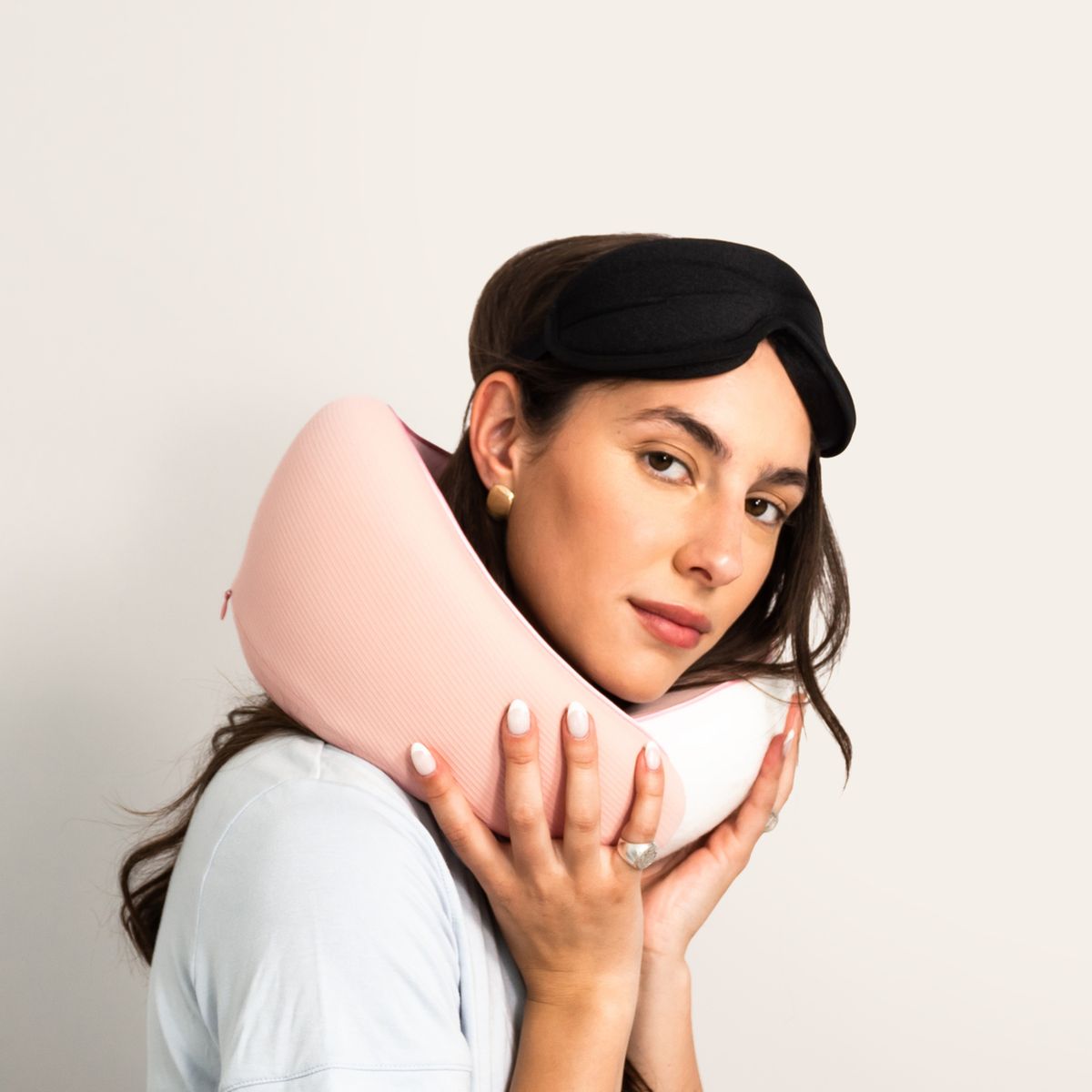 HYPNOS - Pack Viajero  Antifaz Negro + Almohada De Viaje Rosado  Hypnos