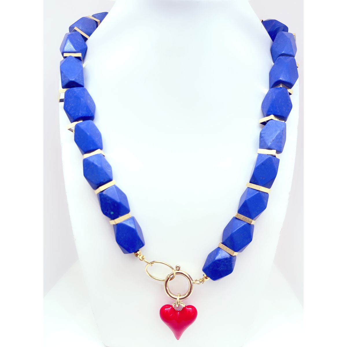 JOYAS GAB - COLLAR PIEDRAS NATURALES ACCESORIOS BAÑO ORO AMARILLO Y COLGANTE CORAZON RESINA ROJO