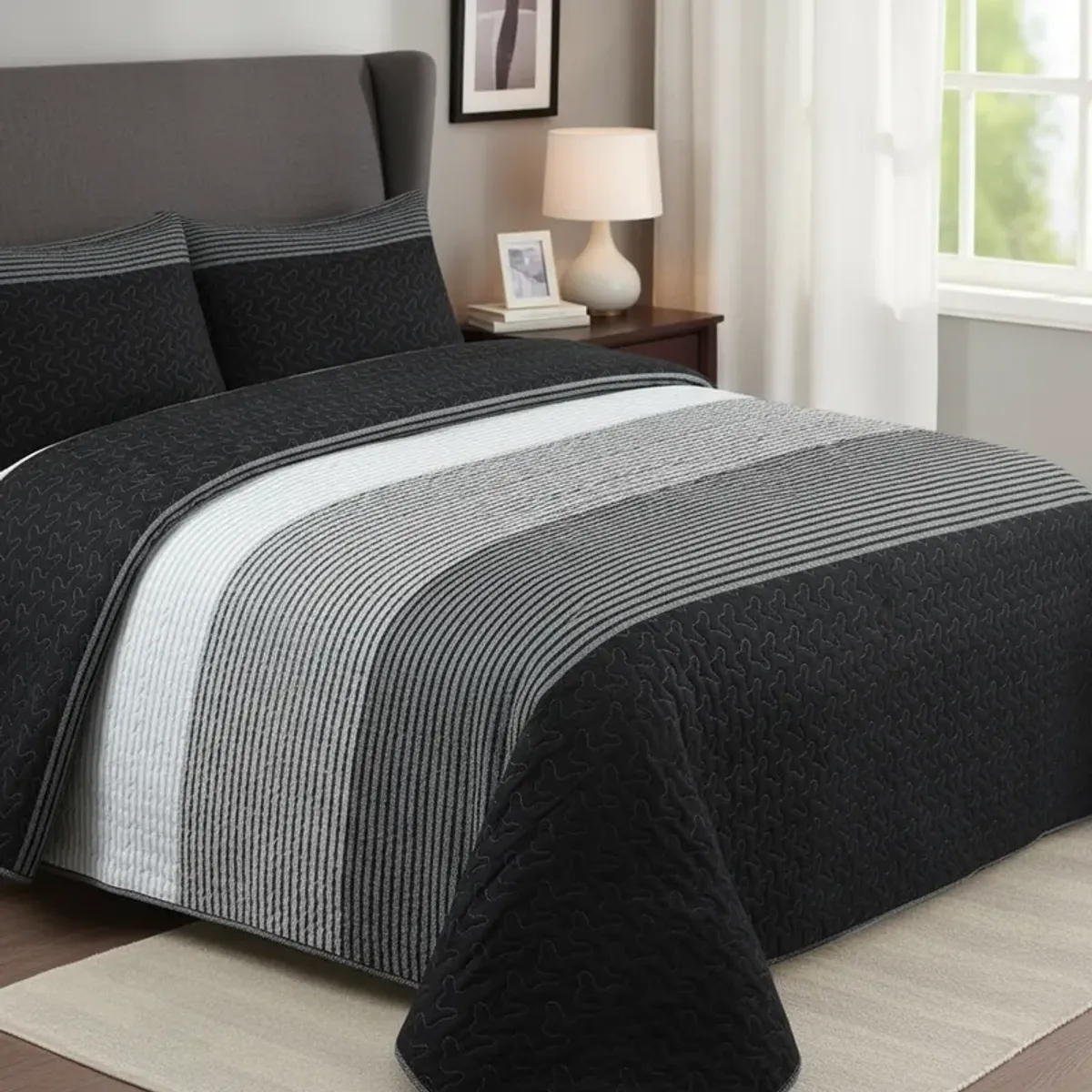 GENERICO - CUBRECAMA FEIYA 1.5 PLAZA DISEÑO NEGRO MODERNO FRANJAS GRIS ELEGANTE  QUILT VERANO