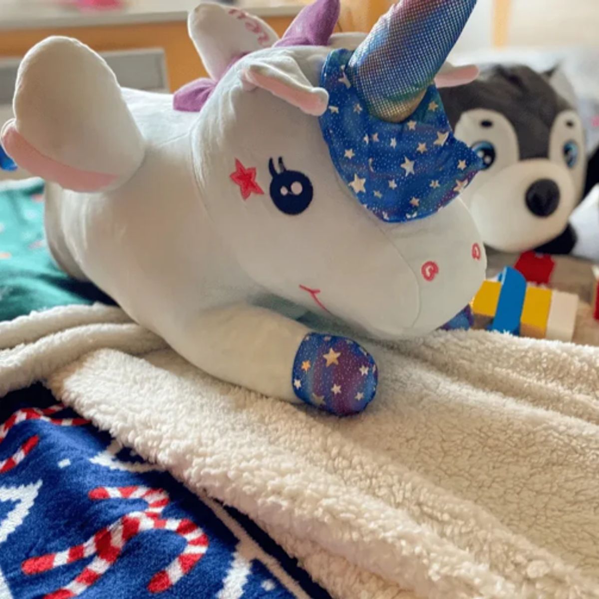 DIANA - PELUCHE 3 EN 1 CON DISEÑO DE UNICORNIO AZUL 45CM INCLUYE MANTA UNICOLOR DE 1 PLAZA