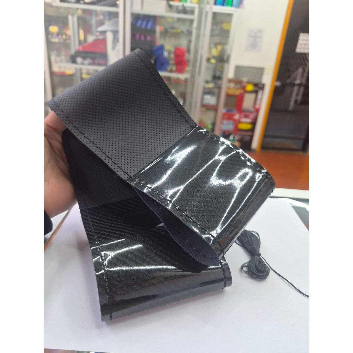 GENERICO - Funda Protectora para Volante cosido hilo negro en eco cuero con carbono brillante