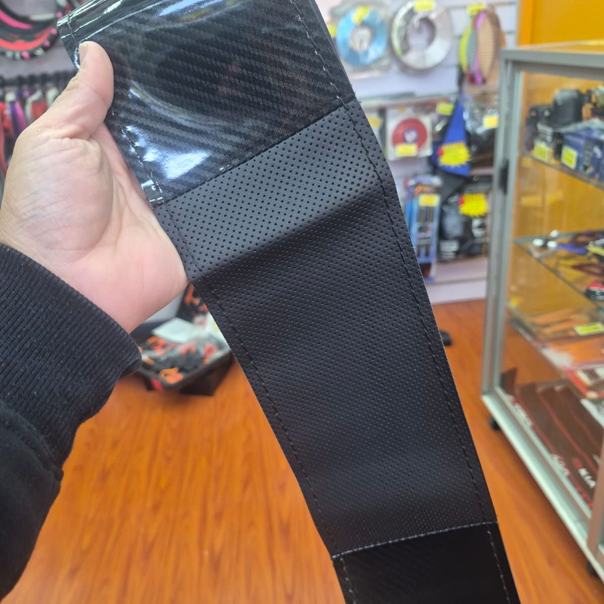 GENERICO - Funda Protectora para Volante cosido hilo negro en eco cuero con carbono brillante