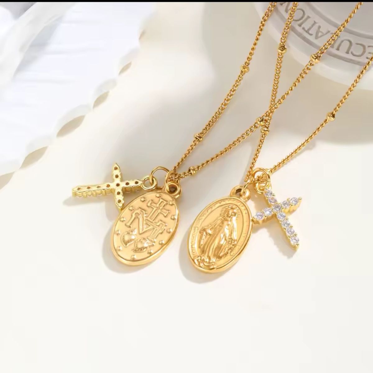 GENERICO - Collar y Cruz Virgen 7 Rayos, enchape oro