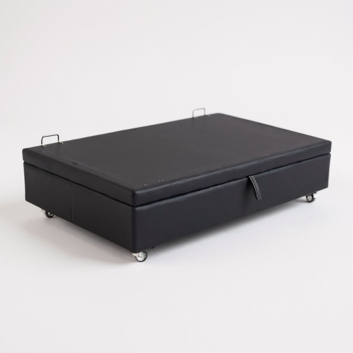 BLOCCARE - Base Cama Baul 1.5 Plaza (Negro)  L190 / con Ruedas Logo / Sin refuerzo