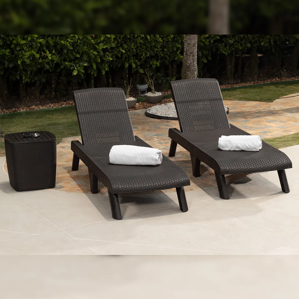 QRUBBER - Set 2 Reposeras + mesa de centro tipo ratán  MQ QRubber