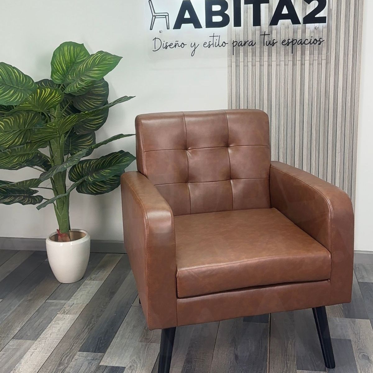 HABITA2 CHILE - Sillón Daniels Tapizado en Cuero Sintético