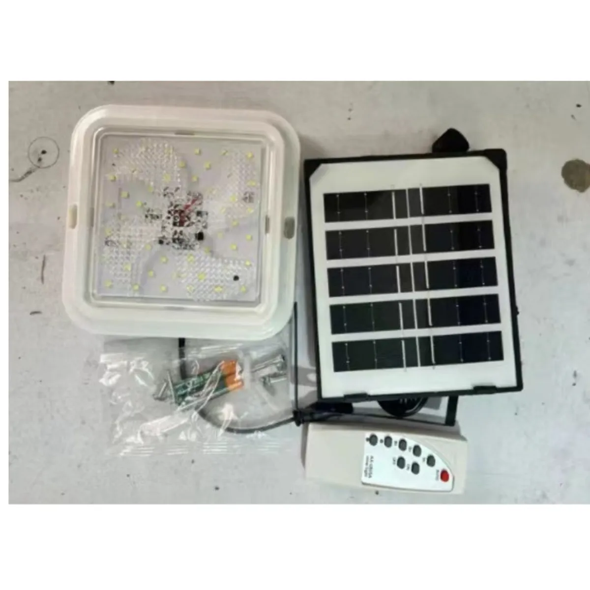 GENERICO - Lámpara Solar Led Cuadrada Con Panel Separado  Ip65  100w