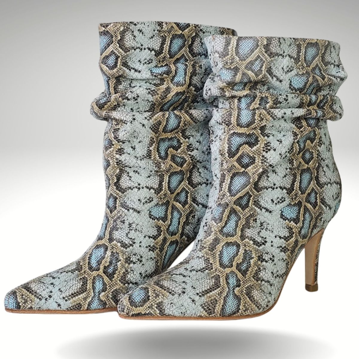 ANNY OUTFITS - Botín Pitón Celeste Sauvage