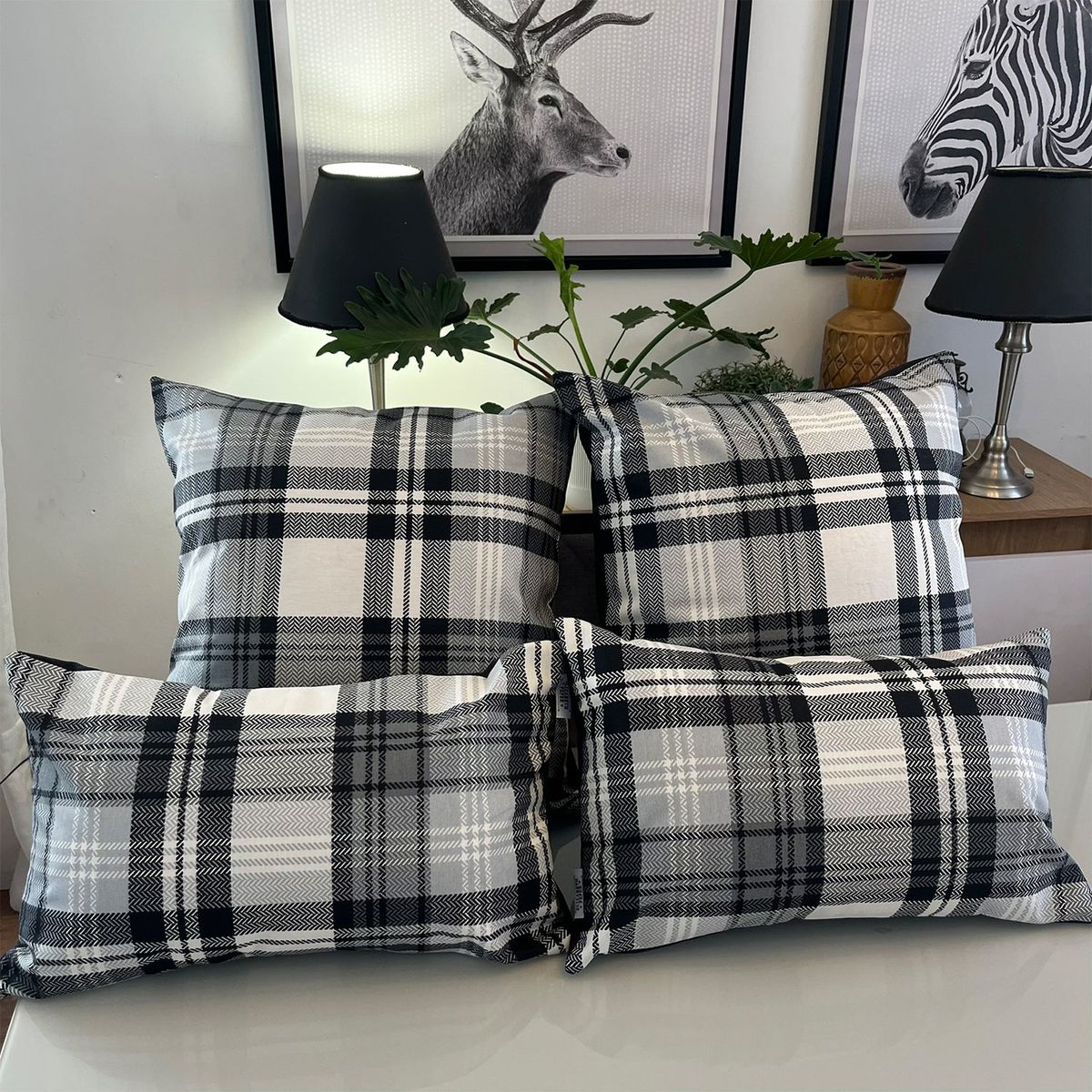 ELIZABETH PEPER - Cojin Decorativo Diseño Escoces Negro 50x30 Relleno