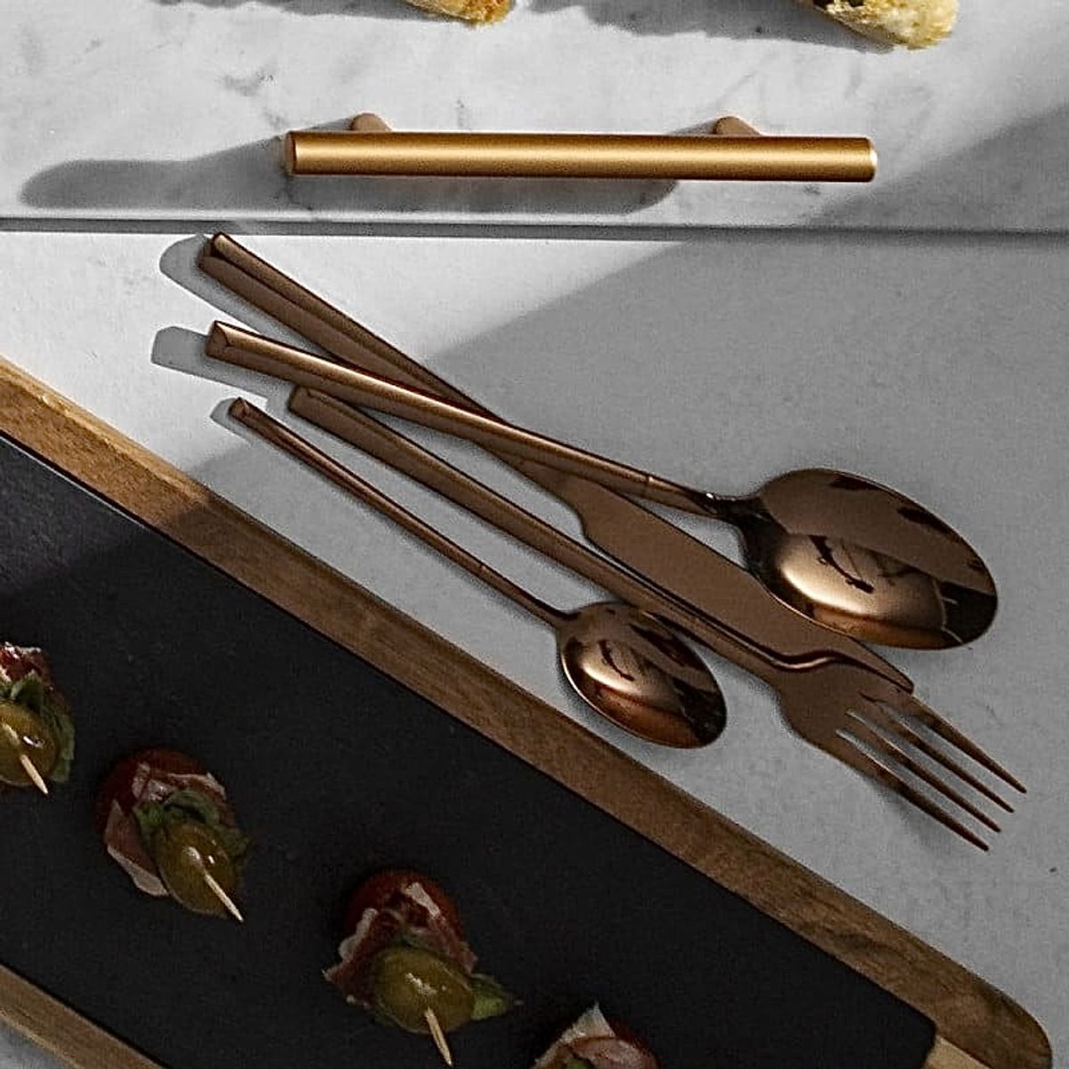 LUGANO - Juego de Cubiertos 24 Piezas de acero Inoxidable Color Oro Rosa