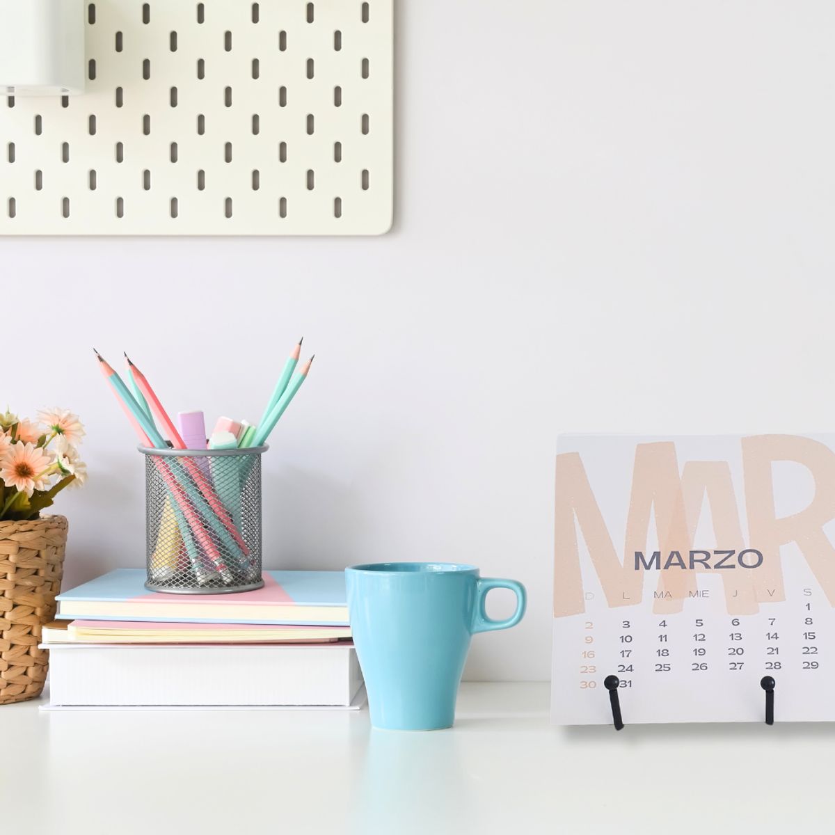 LAFANTINA - CALENDARIO DE ESCRITORIO CON PEDESTAL TAUPÉ