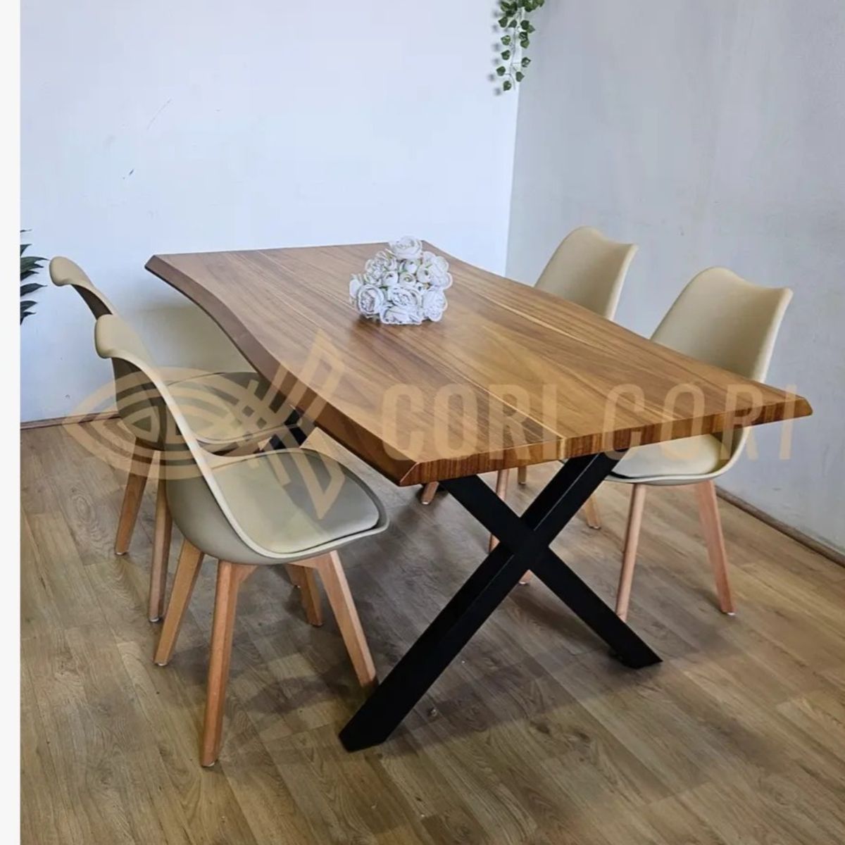 CORI CORI - Juego de Comedor Medlock Rústica Base Negro 160x90 cm + 4 Sillas Tulip