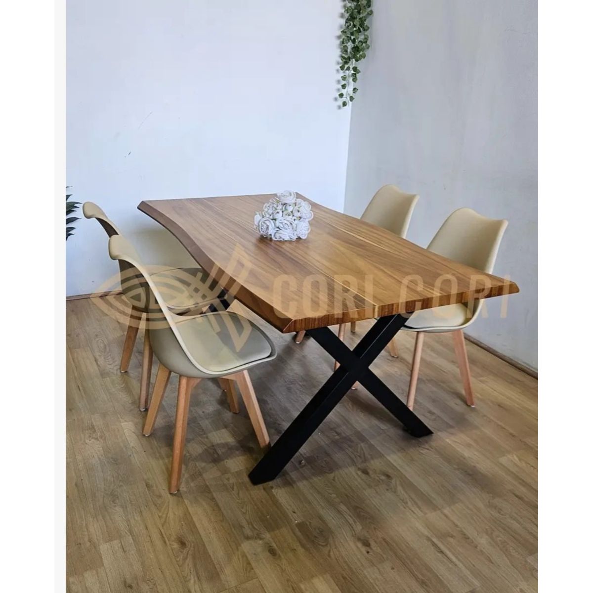 CORI CORI - Juego de Comedor Medlock Rústica Base Negro 160x90 cm + 4 Sillas Tulip