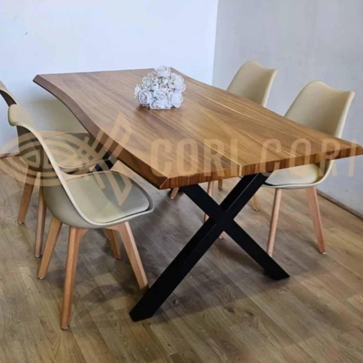 CORI CORI - Juego de Comedor Medlock Rústica Base Negro 160x90 cm + 4 Sillas Tulip