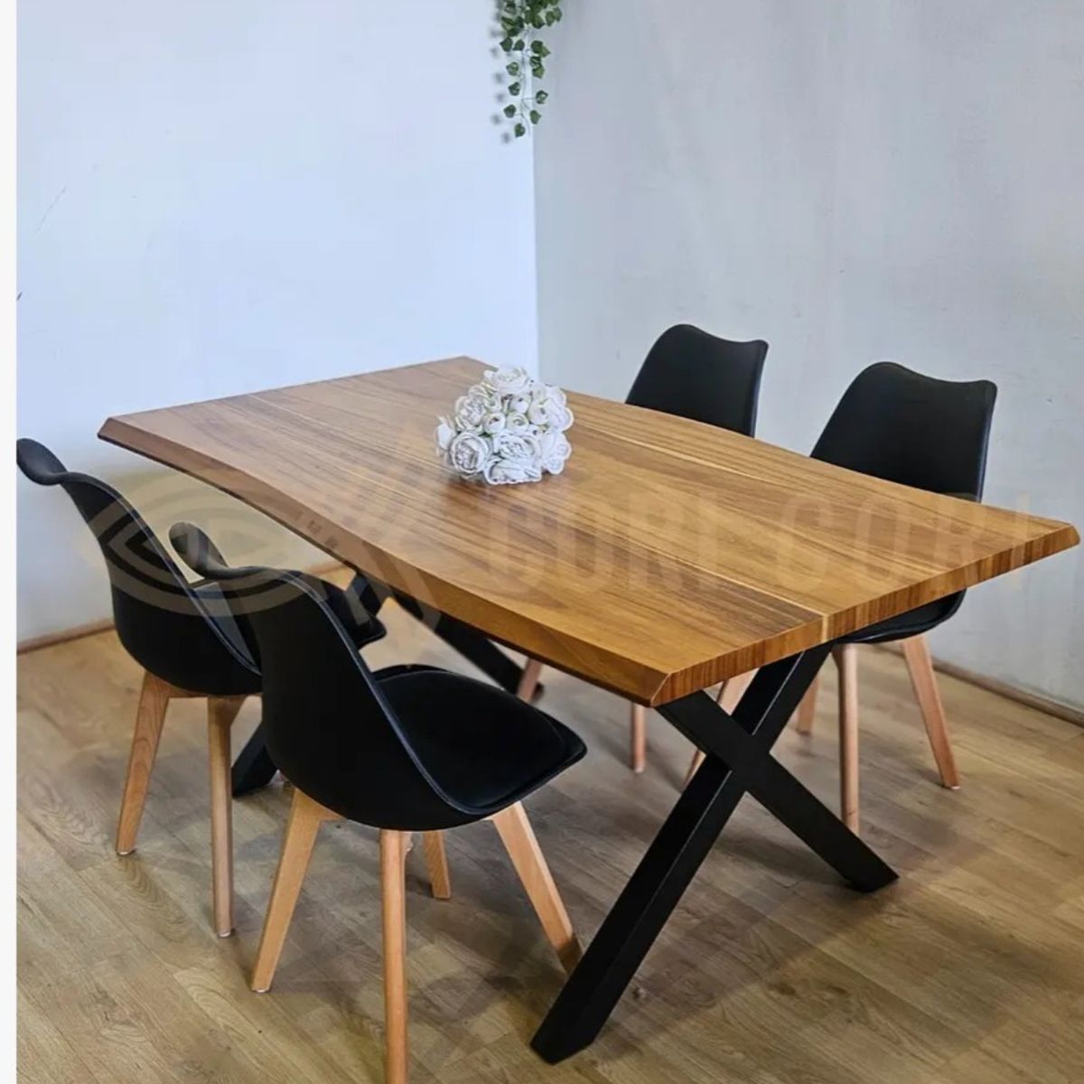 CORI CORI - Juego de Comedor Medlock Rústica Base Negro 160x90 cm + 4 Sillas Tulip